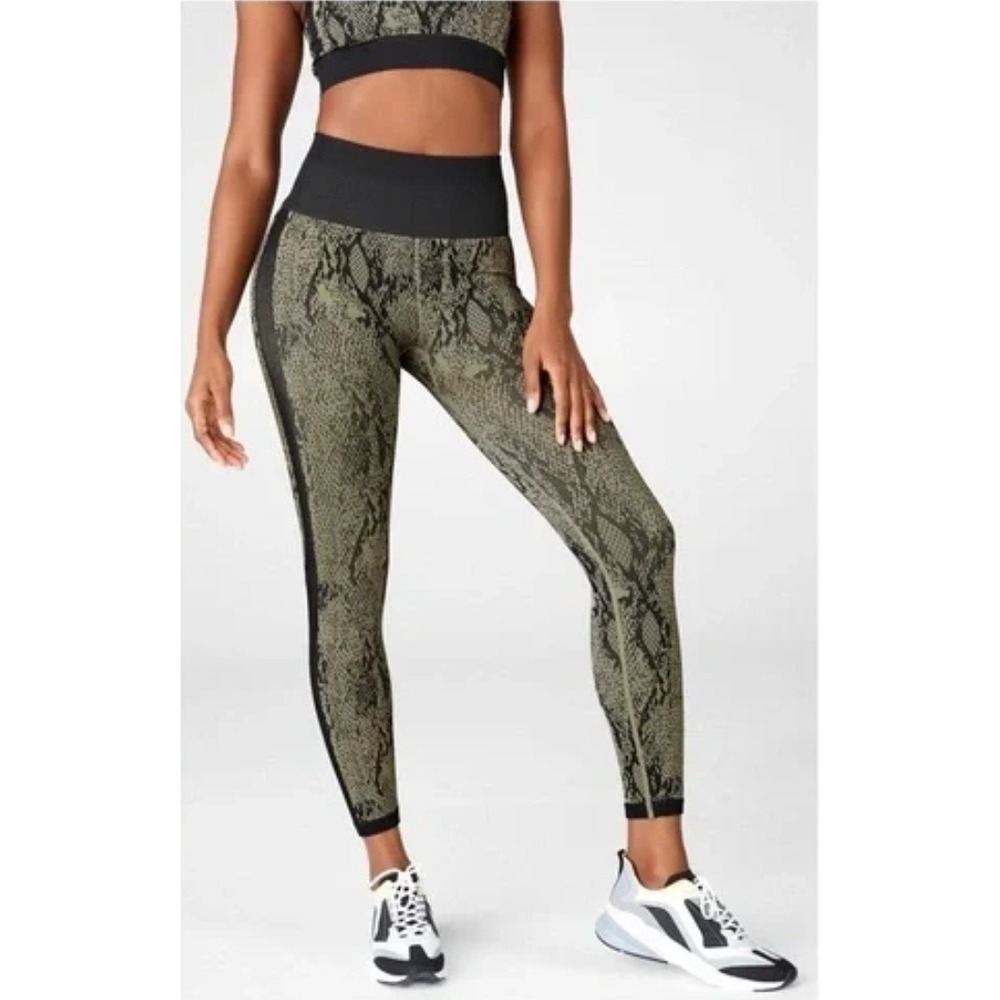 Fabletics High Waisted‎ Snake Print 7/8 Leggings Athleisure Workout Pants XL NWT - Picture 8 of 8
